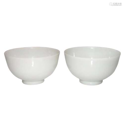 Ming Dynasty, A Pair of Anhua-Decorated Tianbai Bowls