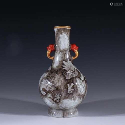 A Ink color Vase With Dragon Pattern