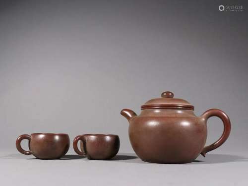 A Set of Yixing Clay Teapot With Cups