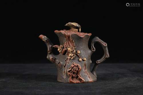 A Delicate Tree stump-shaped Yixing Clay Teapot