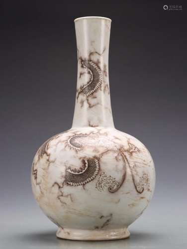 A Fine Light Purple Color Vase With Dragon Pattern