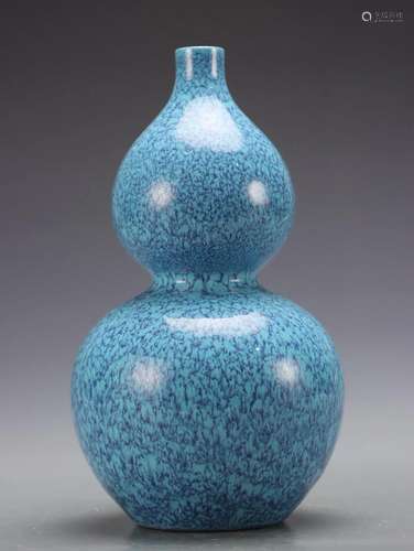 A Fine Robin's-egg-glazed Gourd Vase