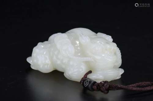 A Hetian Jade Tripod Toad Ornament