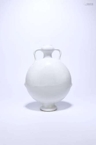 A White-Glazed Garlic-Mouthed Vase