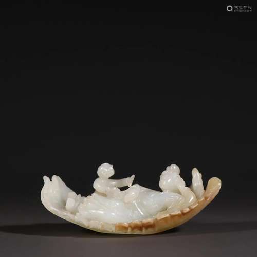 A Delicate Carved Jade Figuer of Guanyin Ornament