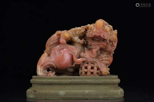 A Soapstone& Rose Quartz Lion Ornament