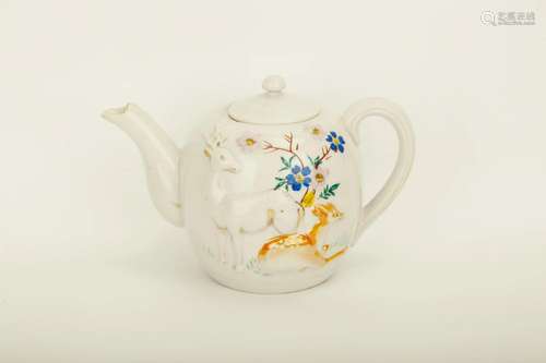 A EXPORT FAMILLE ROSE PORCELAIN TEAPOT.C623.