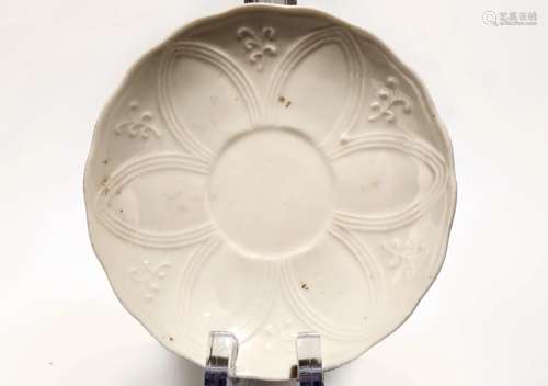 A WHITE GLAZE CARVED DISH.C015