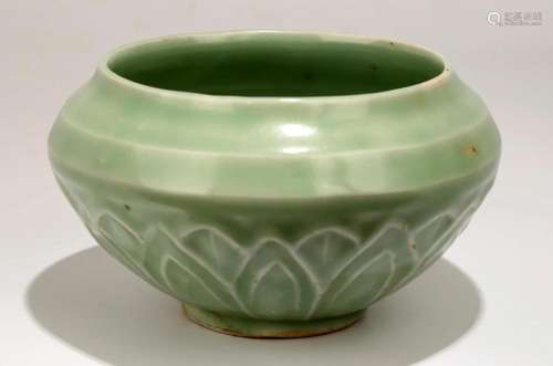 A LONGQUAN CELADON GLAZED BOWL.C021