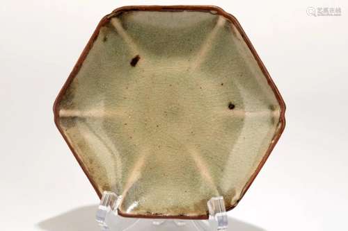 A CELADON HEXAGONAL DISH.CO25.