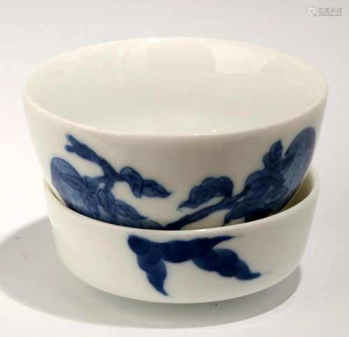 (2) A SET TWO TEA-CALIXES WITH BLUE AND WHITE.C056