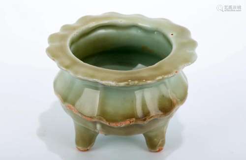 A LONGQUAN CELADON PLUM GREEN GLAZE TRIPOD CENSER.C078.