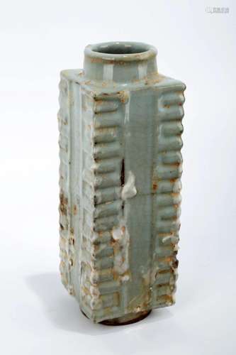 A GUAN-TYPE CELADON CONG-FORM VASE.C081.