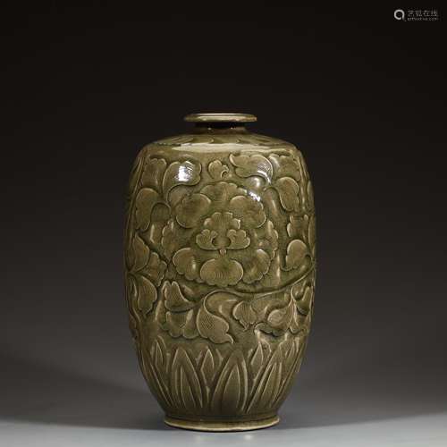 Yaozhou kiln carved vase