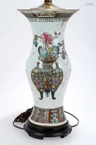 A FAMILLE ROSE PORCELAIN VASE LAMP.C172.