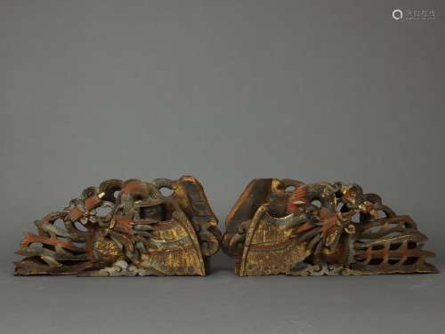 A pair of lacquered golden eagle phoenixes in Qing Dynasty