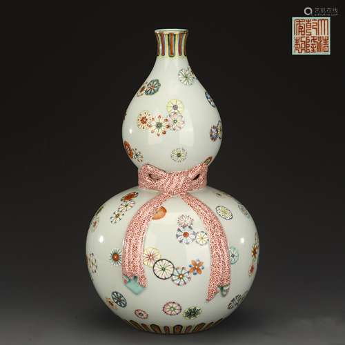 Pastel gourd bottle