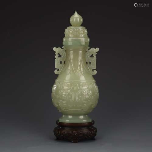 Hetian jade vase in Qing Dynasty
