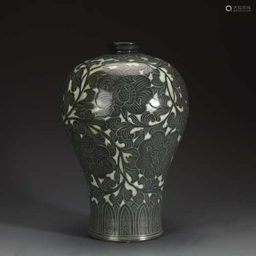 Ancient Korean porcelain plum bottle