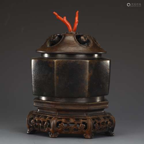 Bronze incense burner in Qing Dynasty