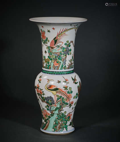 A Wucai Bird Pattern Porcelain Vase