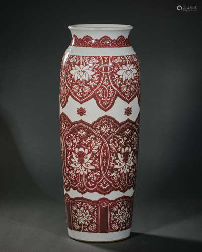 A Red in Glazed Flower Pattern Porcelain Vase