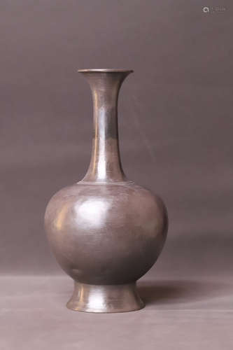 A Silver Vase Bottle