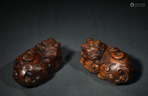 A Pair od Boxwood Beast Figure Ornament