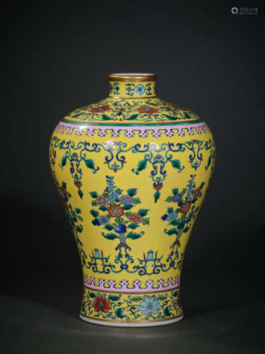A Yellow Base Flower Pattern Porcelain Vase