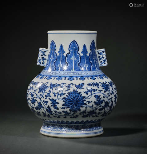 A Blue and Whiet Branch Pattern Porcelain Zun