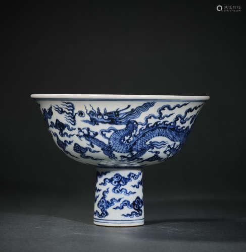 A Blue and White Dragon Pattern Porcelain High Feet Bowl