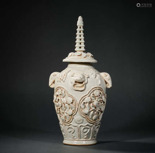 A Glazed Carved Flower Porcelain Jar