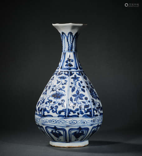 A Blue and White Flower Pattern Porcelain Vase