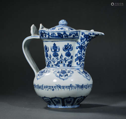 A Blue and White Porcelain Hanle Pot