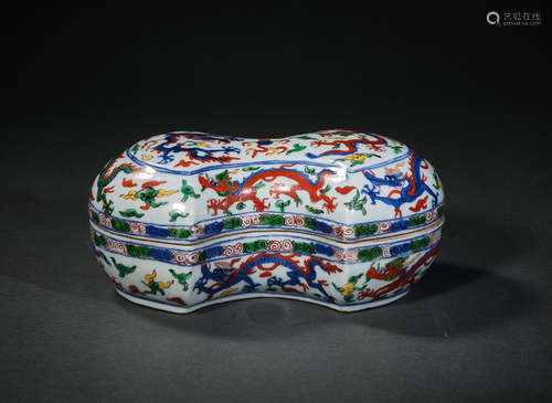 A Wucai Dragon Pattern Porcelain Box