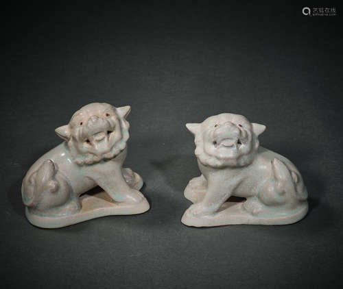 A Pair of Glazed Lion Porcelain Figure