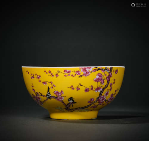 A Yellow Base Bird with Tree Pattern Porcelain Bowl