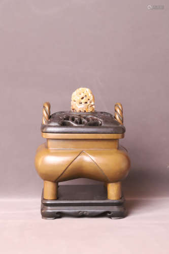 A Bronze Incense Burner with Inlaid Jade Red Sandalwood Lid