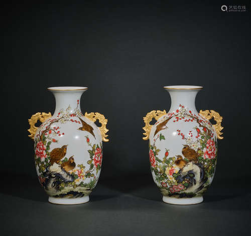 A Pair of Famille Rose Bird Pattern Porcelain Vase