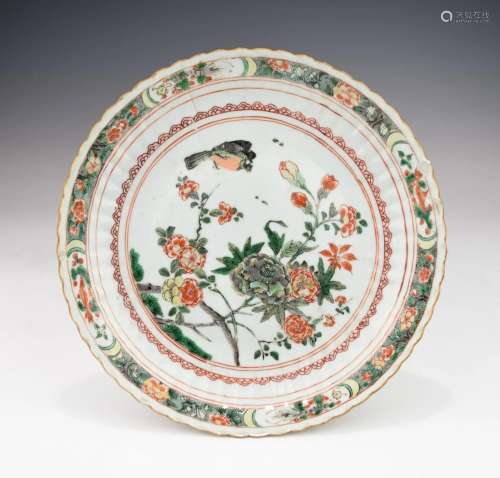 A LARGE KANGXI PERIOD FAMILLE VERTE FLUTED PLATE