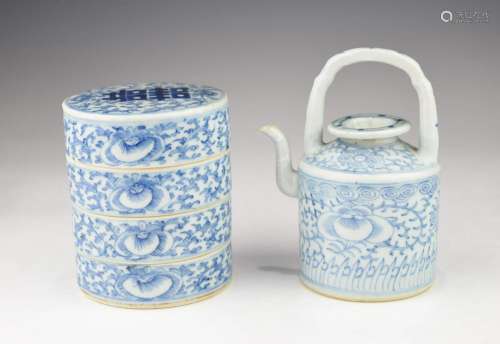 A QING DYNASTY BLUE AND WHITE TEAPOT AND STACKING BOXES