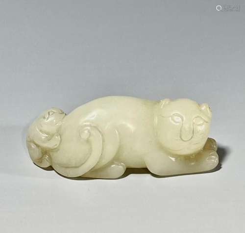 A CHINESE QING DYNASTY WHITE HETIAN JADE CARVING