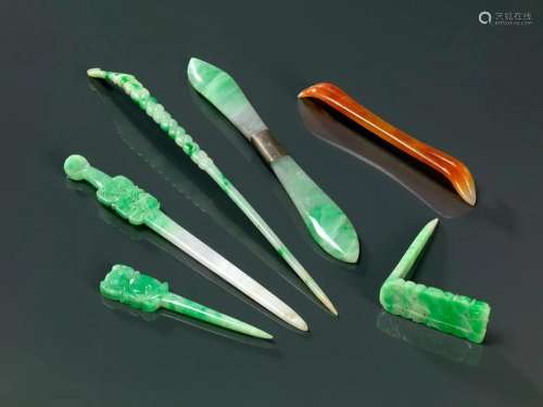 FIVE CHINESE QING DYNASTY JADEITE HAIRPINS