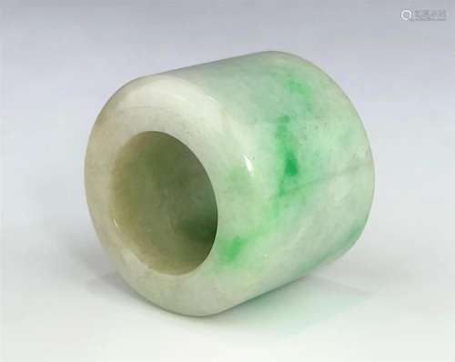 A CHINESE QING DYNASTY JADEITE ARCHER'S RING