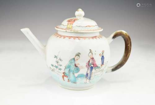 AN 18TH CENTURY CHINESE FAMILLE TEAPOT