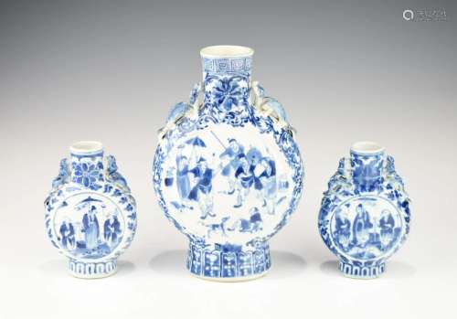 THREE QING DYNASTY (1644 - 1912) CHINESE BLUE AND WHITE