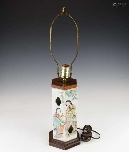 A CHINESE QING DYNASTY HAT STAND TABLE LAMP