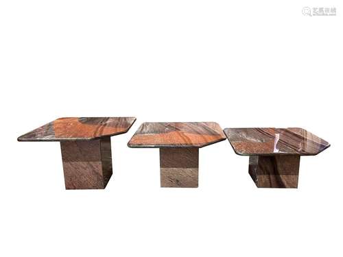 DESIGN ITALIEN 
Set de 3 Tables basses gigogne en marbre cip...