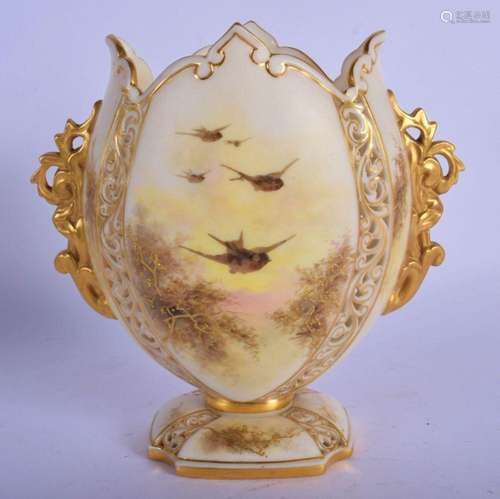 EARLY 20TH C. GRAINGERS TWO HANDLED VASE PAINTED WITH ROBINS...