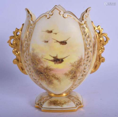 EARLY 20TH C. GRAINGERS TWO HANDLED VASE PAINTED WITH ROBINS...